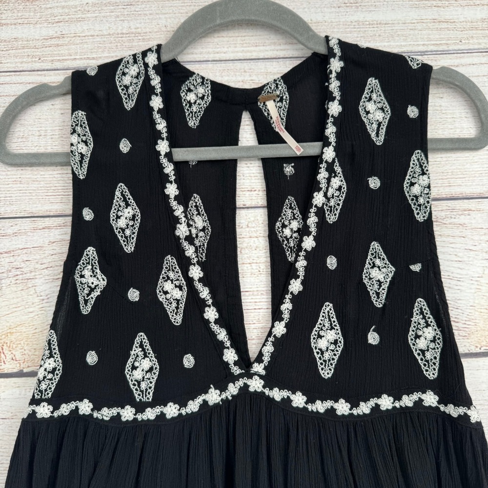 Free People Babydoll Top Womens XS Black White Embroidered Deep V-Neck OB815447 - Picture 3 of 8